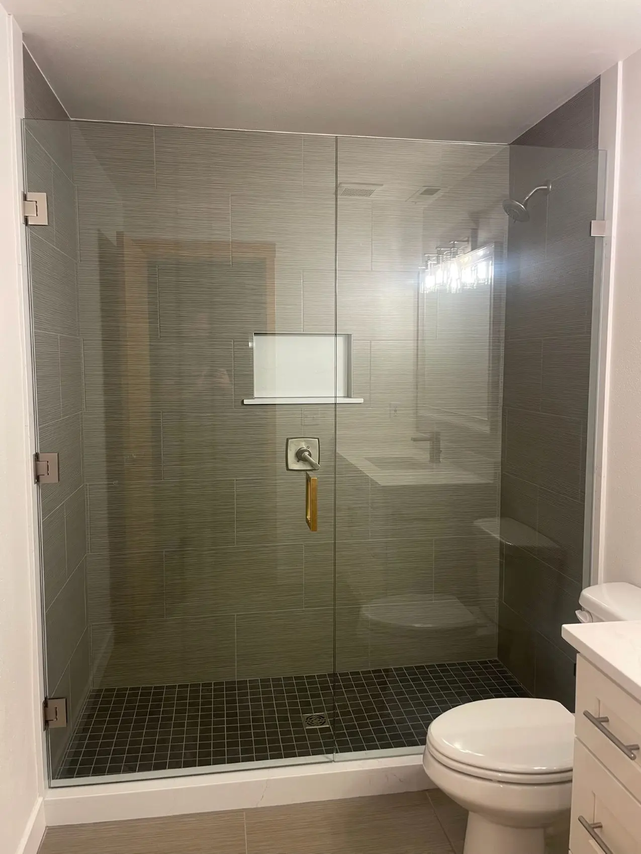 Custom architectural glass alcove by Northwest Glass LLC